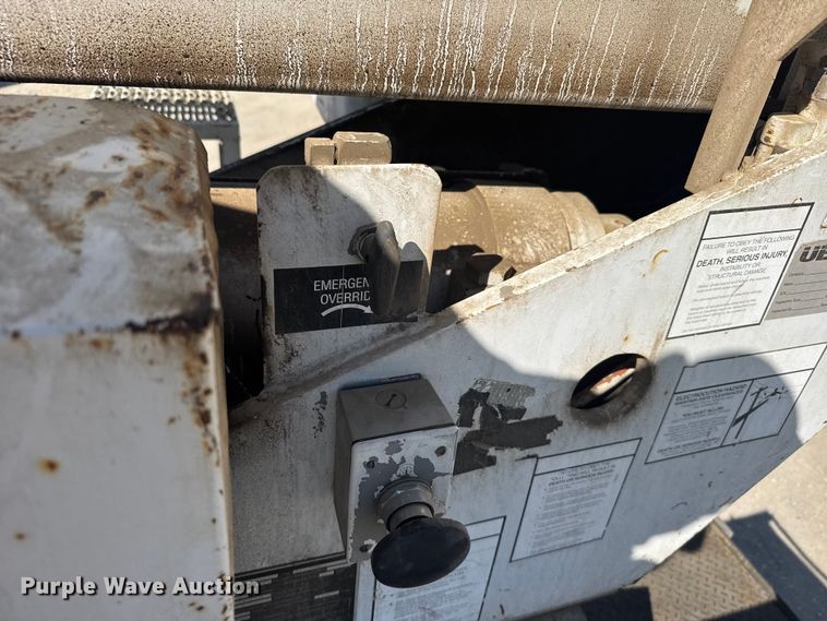 image for item FB7241 2000 Ford F550 Super Duty bucket truck