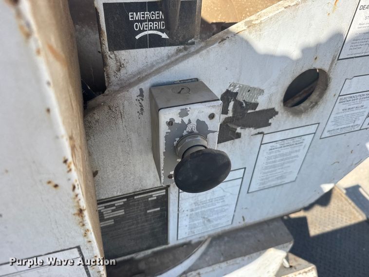 image for item FB7241 2000 Ford F550 Super Duty bucket truck