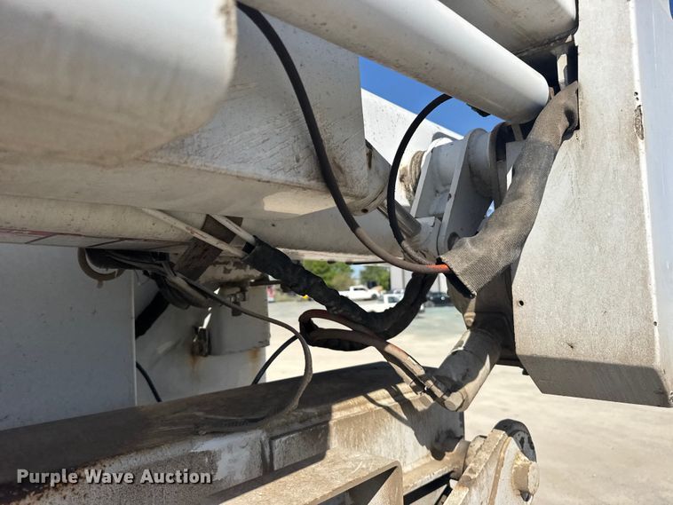 image for item FB7241 2000 Ford F550 Super Duty bucket truck