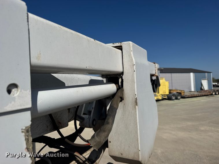 image for item FB7241 2000 Ford F550 Super Duty bucket truck