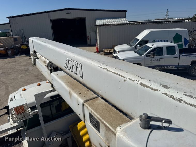 image for item FB7241 2000 Ford F550 Super Duty bucket truck