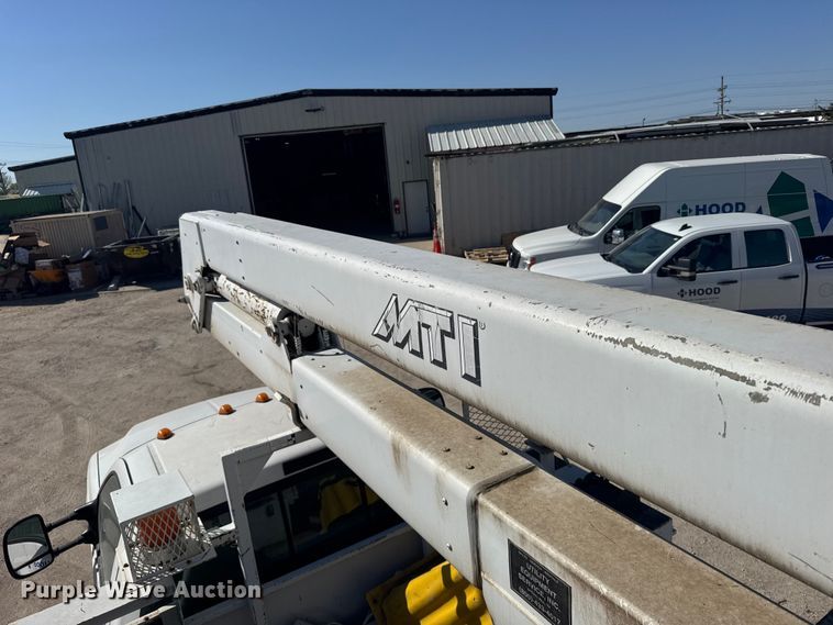 image for item FB7241 2000 Ford F550 Super Duty bucket truck