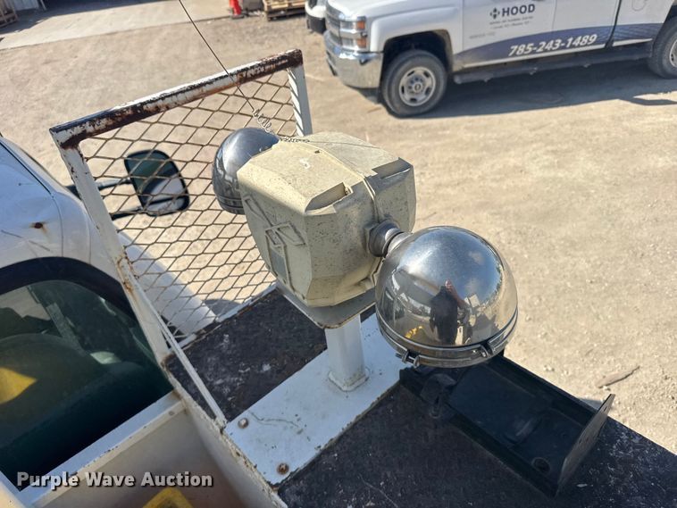 image for item FB7241 2000 Ford F550 Super Duty bucket truck