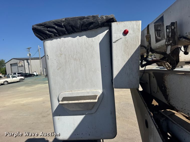 image for item FB7241 2000 Ford F550 Super Duty bucket truck