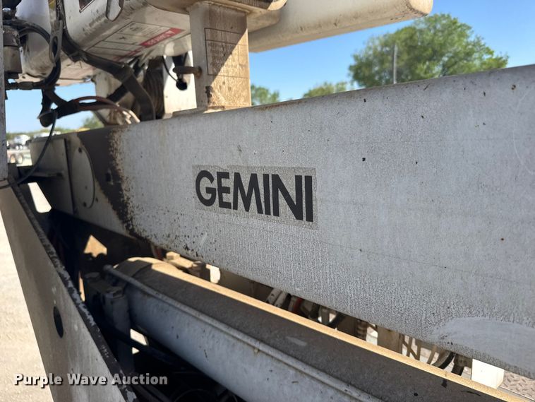 image for item FB7241 2000 Ford F550 Super Duty bucket truck