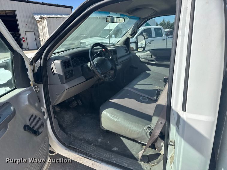 image for item FB7241 2000 Ford F550 Super Duty bucket truck