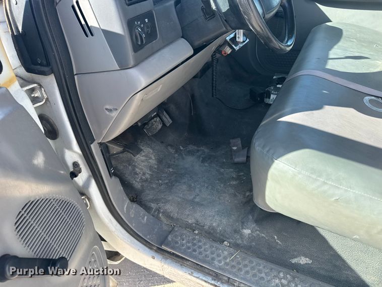 image for item FB7241 2000 Ford F550 Super Duty bucket truck