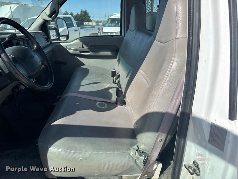 image for item FB7241 2000 Ford F550 Super Duty bucket truck