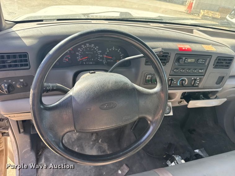 image for item FB7241 2000 Ford F550 Super Duty bucket truck