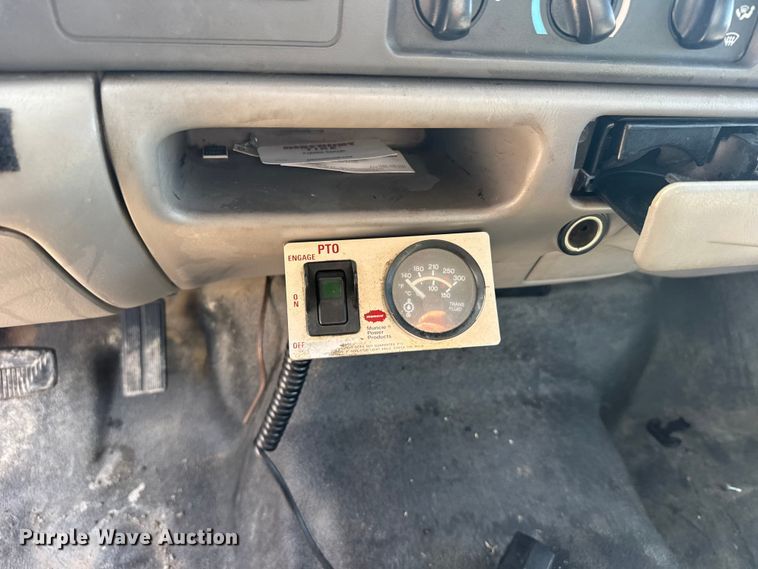 image for item FB7241 2000 Ford F550 Super Duty bucket truck