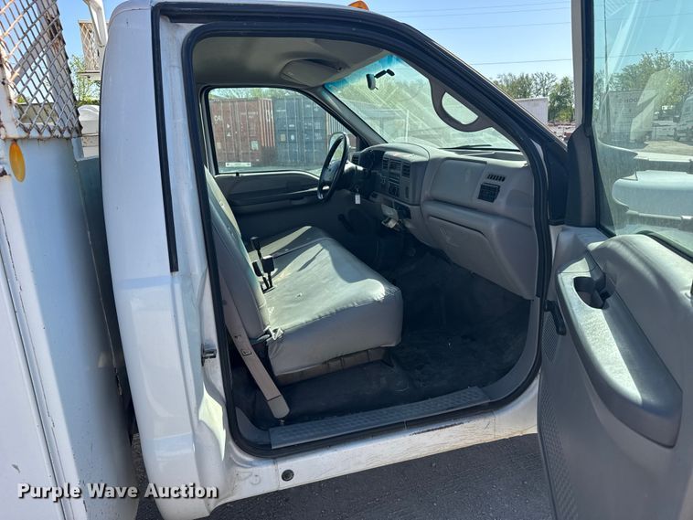 image for item FB7241 2000 Ford F550 Super Duty bucket truck