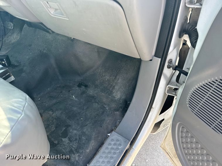 image for item FB7241 2000 Ford F550 Super Duty bucket truck