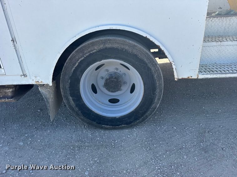 image for item FB7241 2000 Ford F550 Super Duty bucket truck