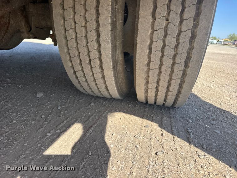 image for item FB7241 2000 Ford F550 Super Duty bucket truck