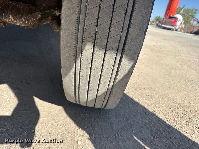 image for item FB7241 2000 Ford F550 Super Duty bucket truck