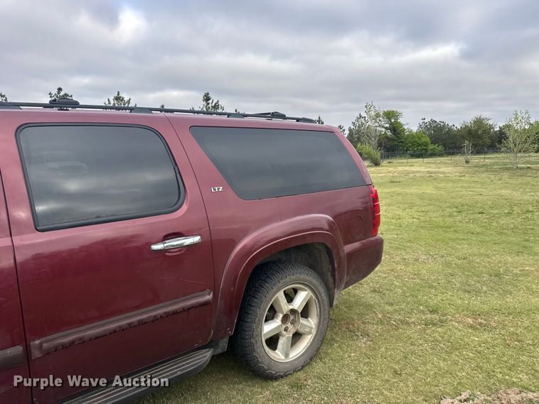 image for item FB7251 2008 Chevrolet Suburban 1500  SUV