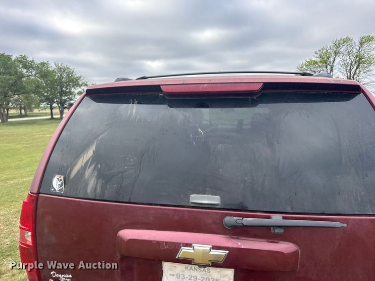 image for item FB7251 2008 Chevrolet Suburban 1500  SUV