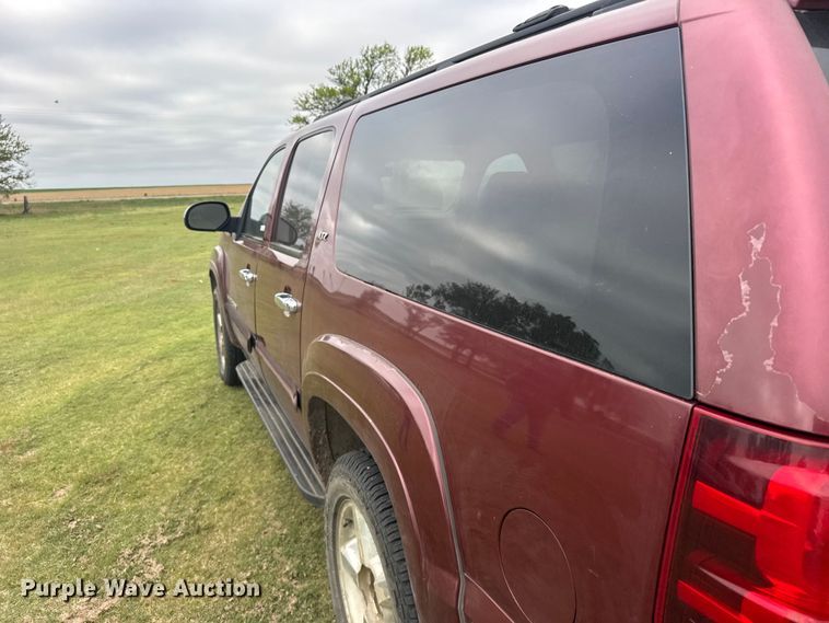 image for item FB7251 2008 Chevrolet Suburban 1500  SUV