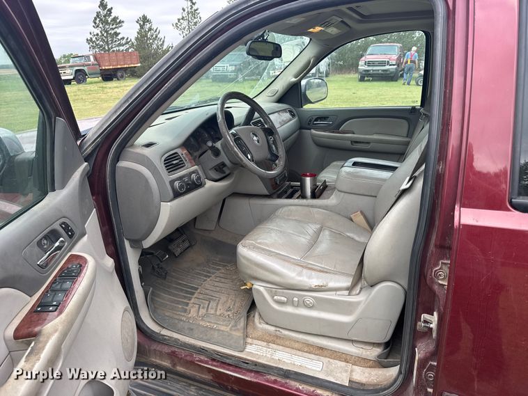 image for item FB7251 2008 Chevrolet Suburban 1500  SUV