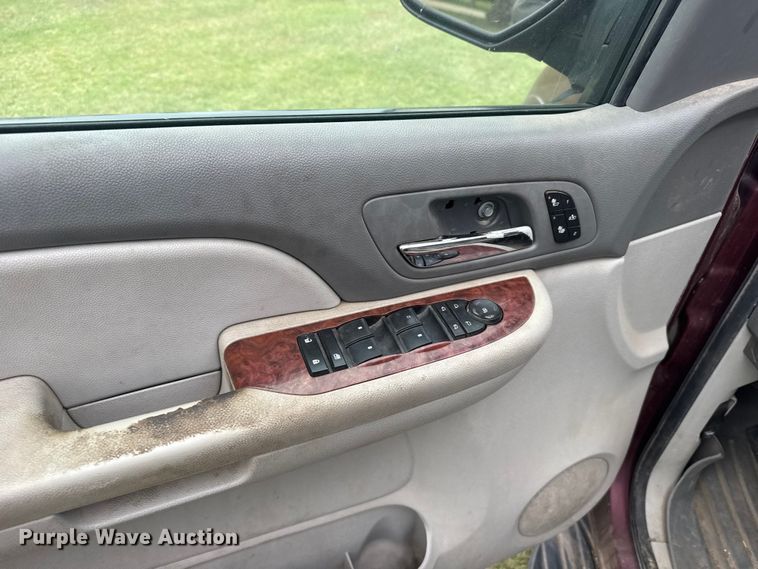 image for item FB7251 2008 Chevrolet Suburban 1500  SUV