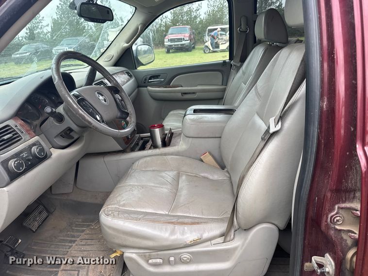image for item FB7251 2008 Chevrolet Suburban 1500  SUV