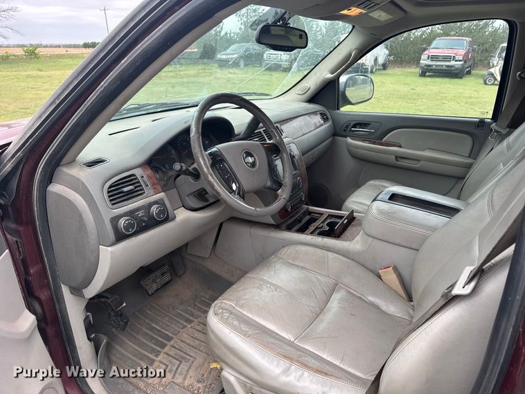 image for item FB7251 2008 Chevrolet Suburban 1500  SUV