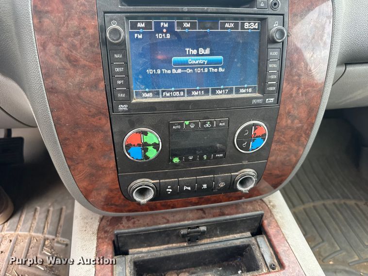 image for item FB7251 2008 Chevrolet Suburban 1500  SUV