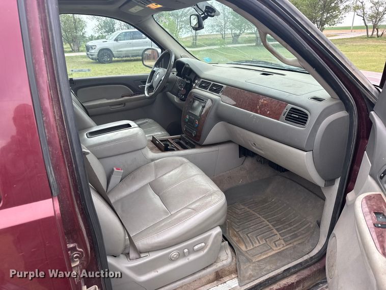 image for item FB7251 2008 Chevrolet Suburban 1500  SUV