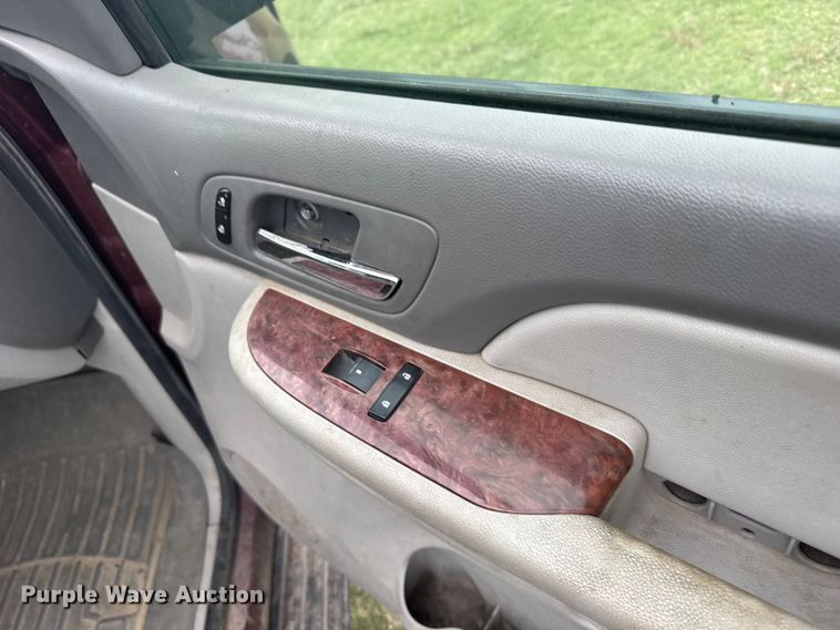 image for item FB7251 2008 Chevrolet Suburban 1500  SUV