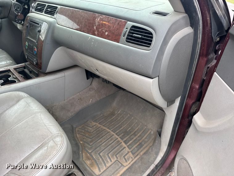 image for item FB7251 2008 Chevrolet Suburban 1500  SUV