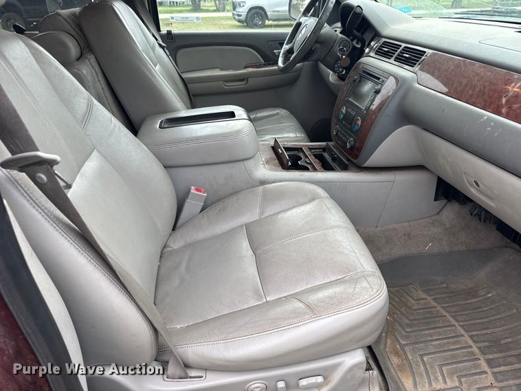 image for item FB7251 2008 Chevrolet Suburban 1500  SUV