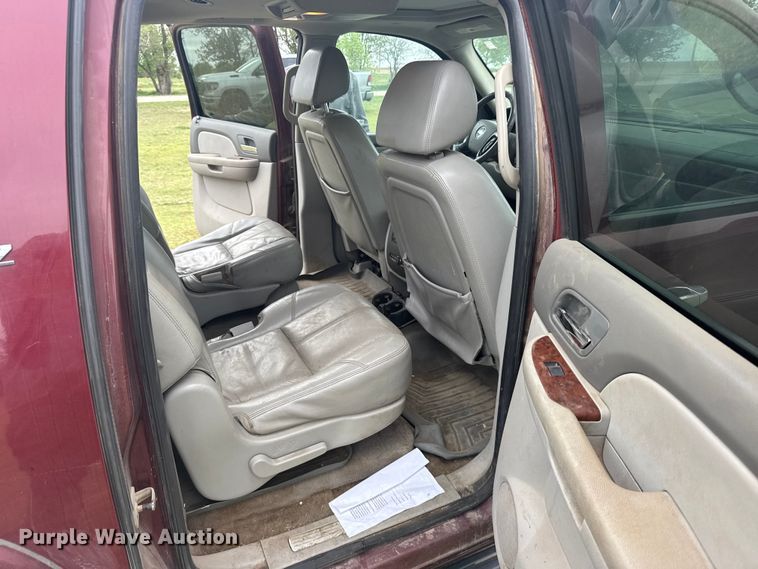 image for item FB7251 2008 Chevrolet Suburban 1500  SUV