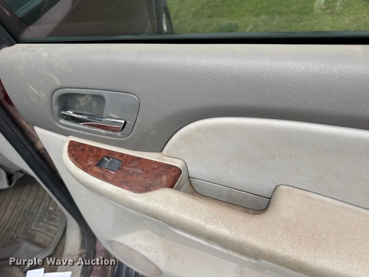 image for item FB7251 2008 Chevrolet Suburban 1500  SUV
