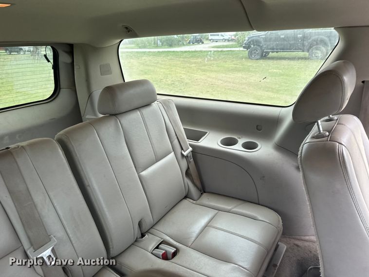 image for item FB7251 2008 Chevrolet Suburban 1500  SUV