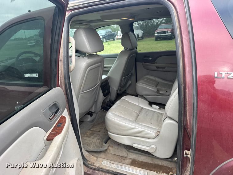image for item FB7251 2008 Chevrolet Suburban 1500  SUV