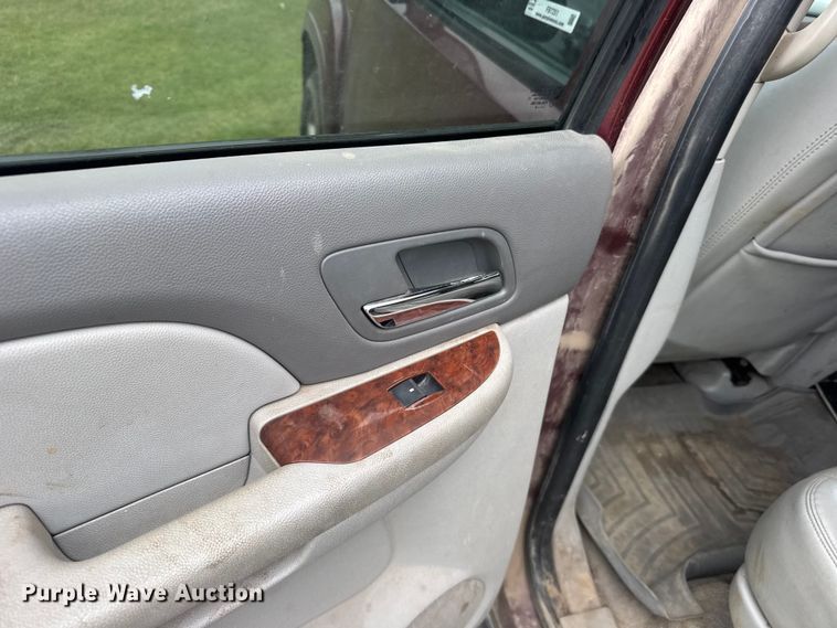 image for item FB7251 2008 Chevrolet Suburban 1500  SUV