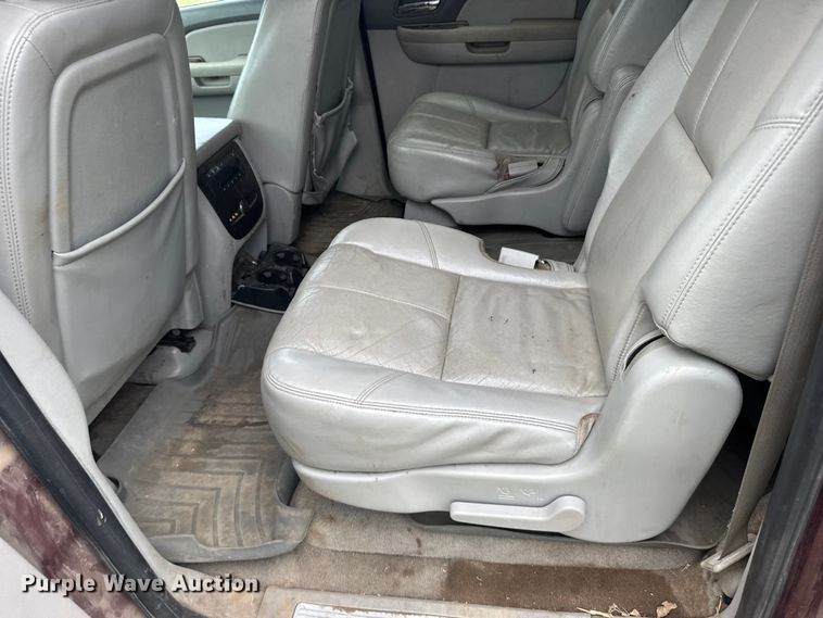 image for item FB7251 2008 Chevrolet Suburban 1500  SUV