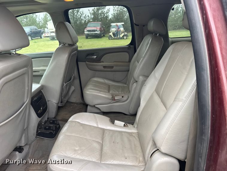 image for item FB7251 2008 Chevrolet Suburban 1500  SUV