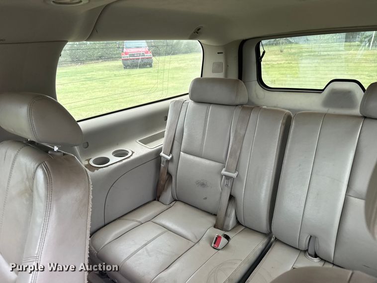 image for item FB7251 2008 Chevrolet Suburban 1500  SUV