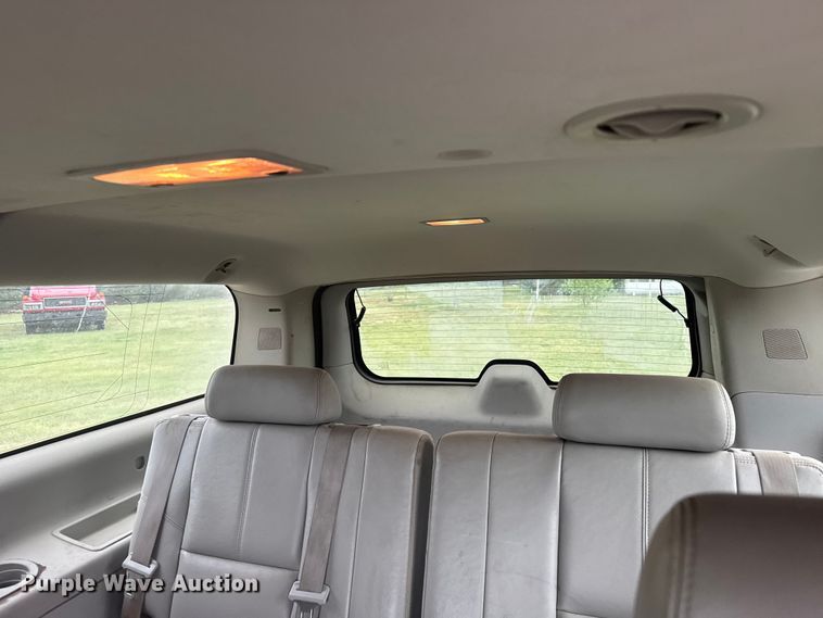 image for item FB7251 2008 Chevrolet Suburban 1500  SUV