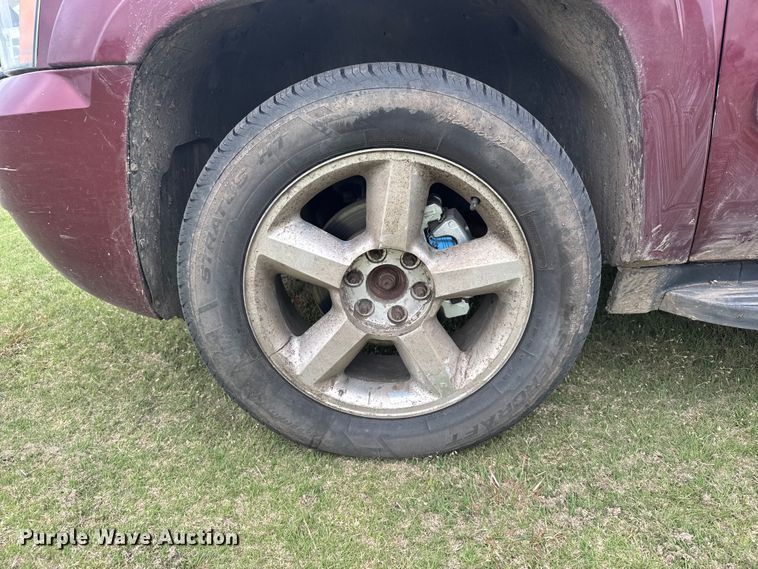 image for item FB7251 2008 Chevrolet Suburban 1500  SUV