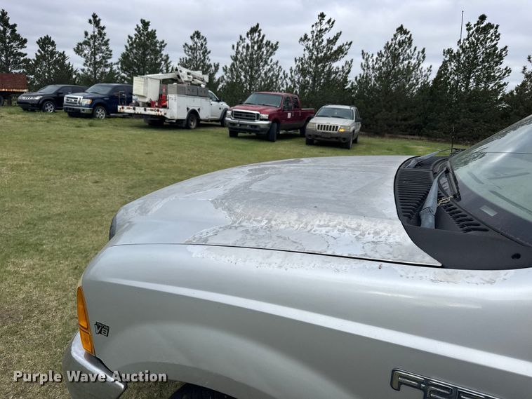 image for item FB7252 1999 Ford F250 Super Duty pickup truck