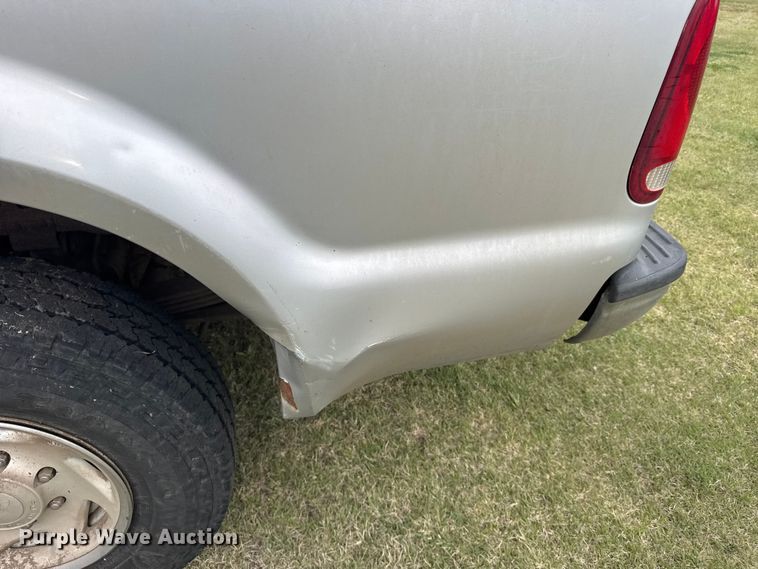 image for item FB7252 1999 Ford F250 Super Duty pickup truck