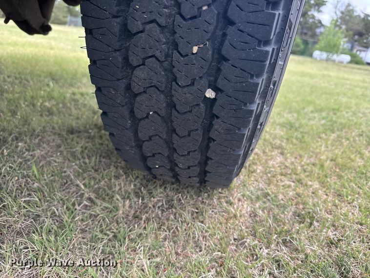 image for item FB7252 1999 Ford F250 Super Duty pickup truck