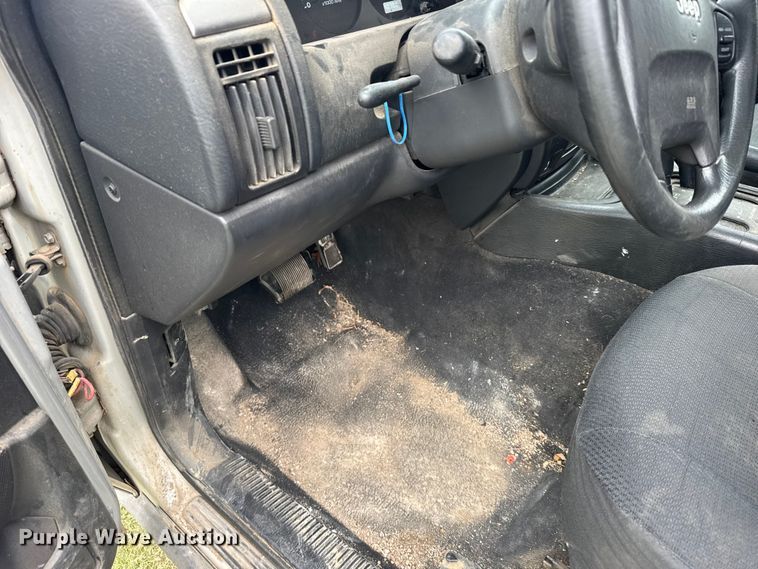 image for item FB7253 2004 Jeep Grand Cherokee SUV
