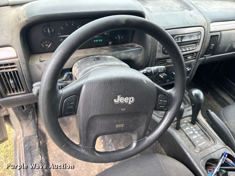 image for item FB7253 2004 Jeep Grand Cherokee SUV