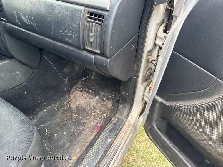 image for item FB7253 2004 Jeep Grand Cherokee SUV