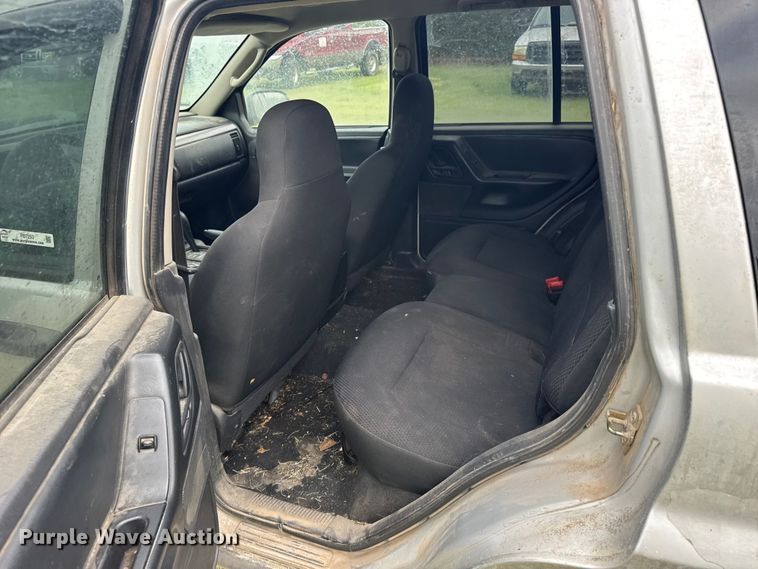 image for item FB7253 2004 Jeep Grand Cherokee SUV