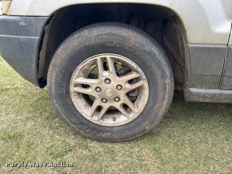 image for item FB7253 2004 Jeep Grand Cherokee SUV