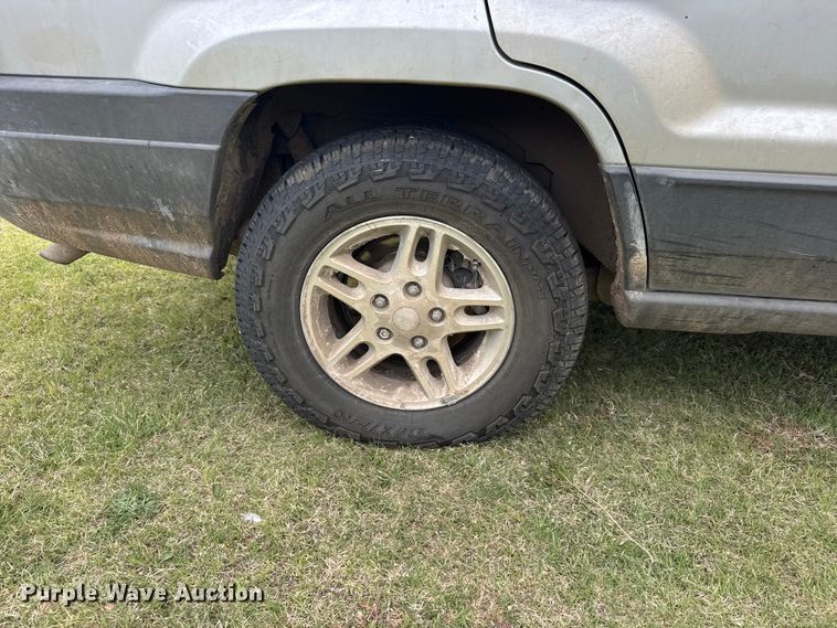 image for item FB7253 2004 Jeep Grand Cherokee SUV